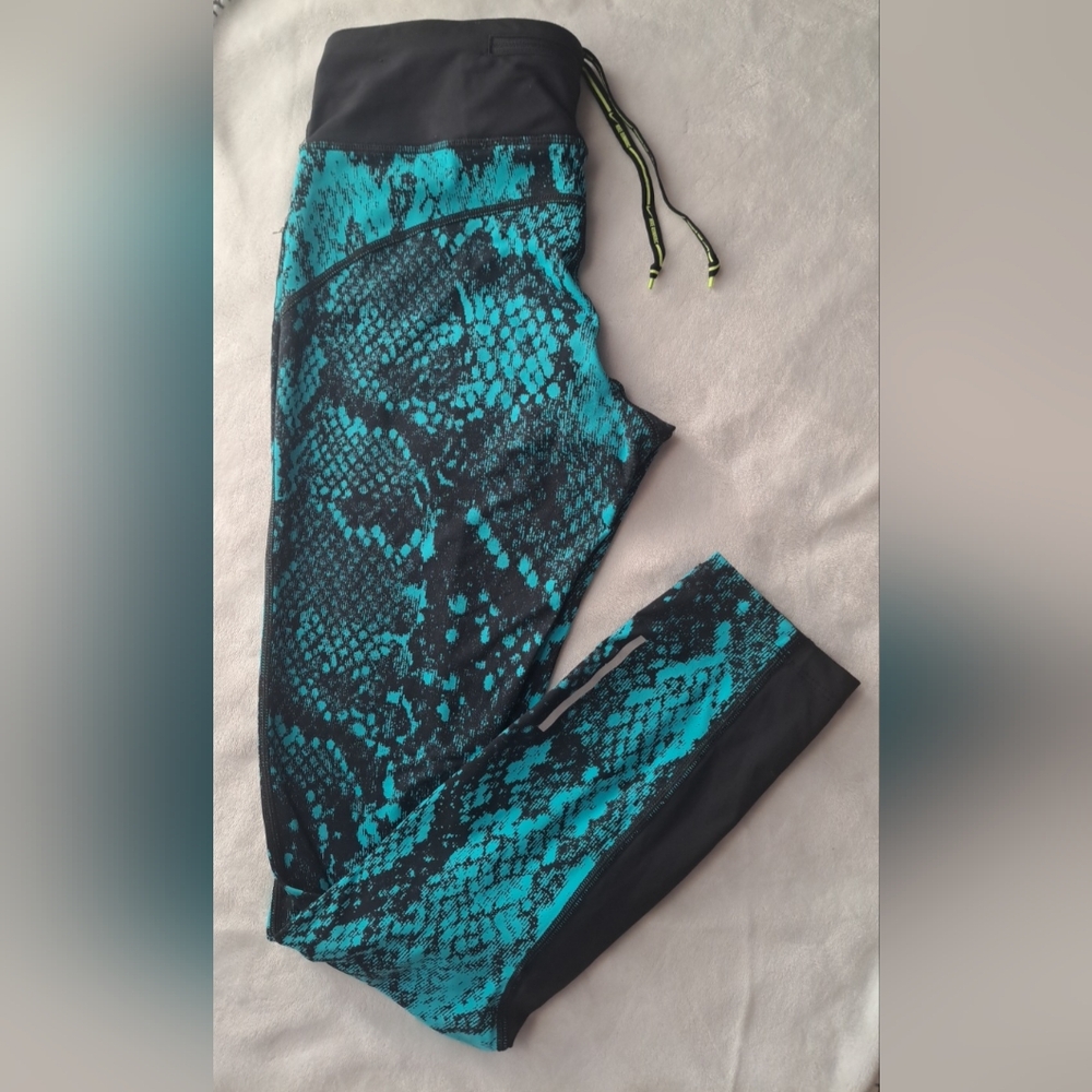 Nike Epic Lux Tight Python Black and Blue Leggings - Picture 9 of 13